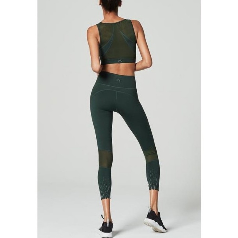 varley • ainsley legging 7/8 w scallop detail • dark green • small